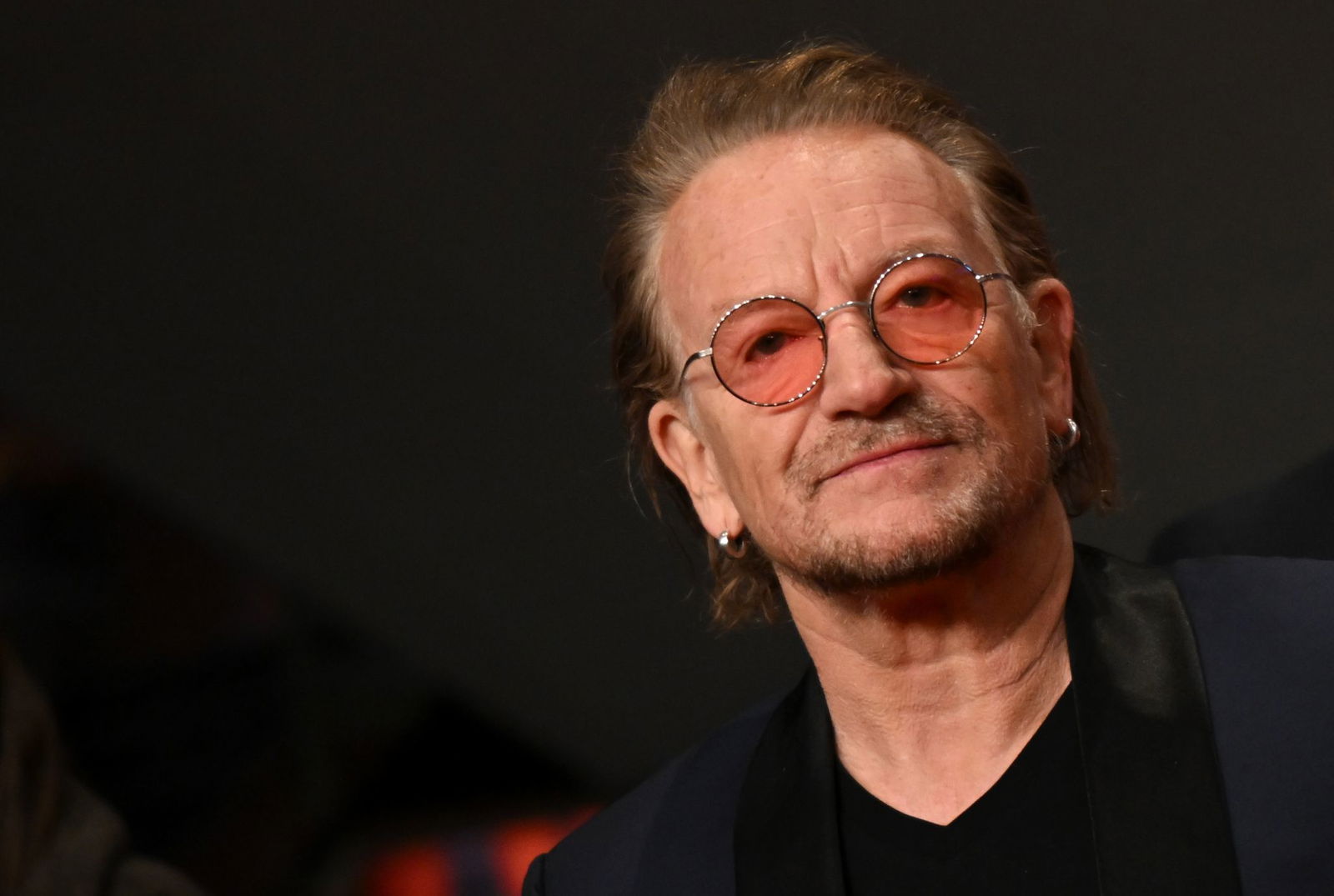 Die getönte Brille ist sein Markenzeichen: Bono wird 65 Jahre alt. (Archivbild)