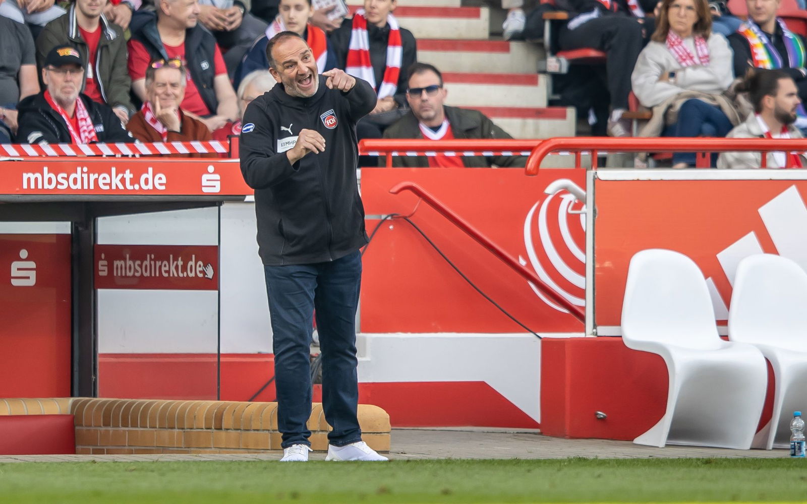 Da geht's lang zum Klassenverbleib: Schaffen Heidenheim und sein Trainer Schmidt doch noch die direkte Rettung?