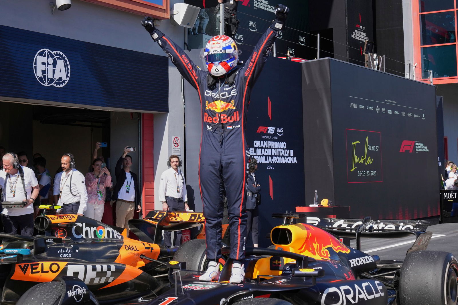 Sieg im 400. Rennen des Red-Bull-Teams: Max Verstappen setzt seine Imola-Erfolgsserie fort.