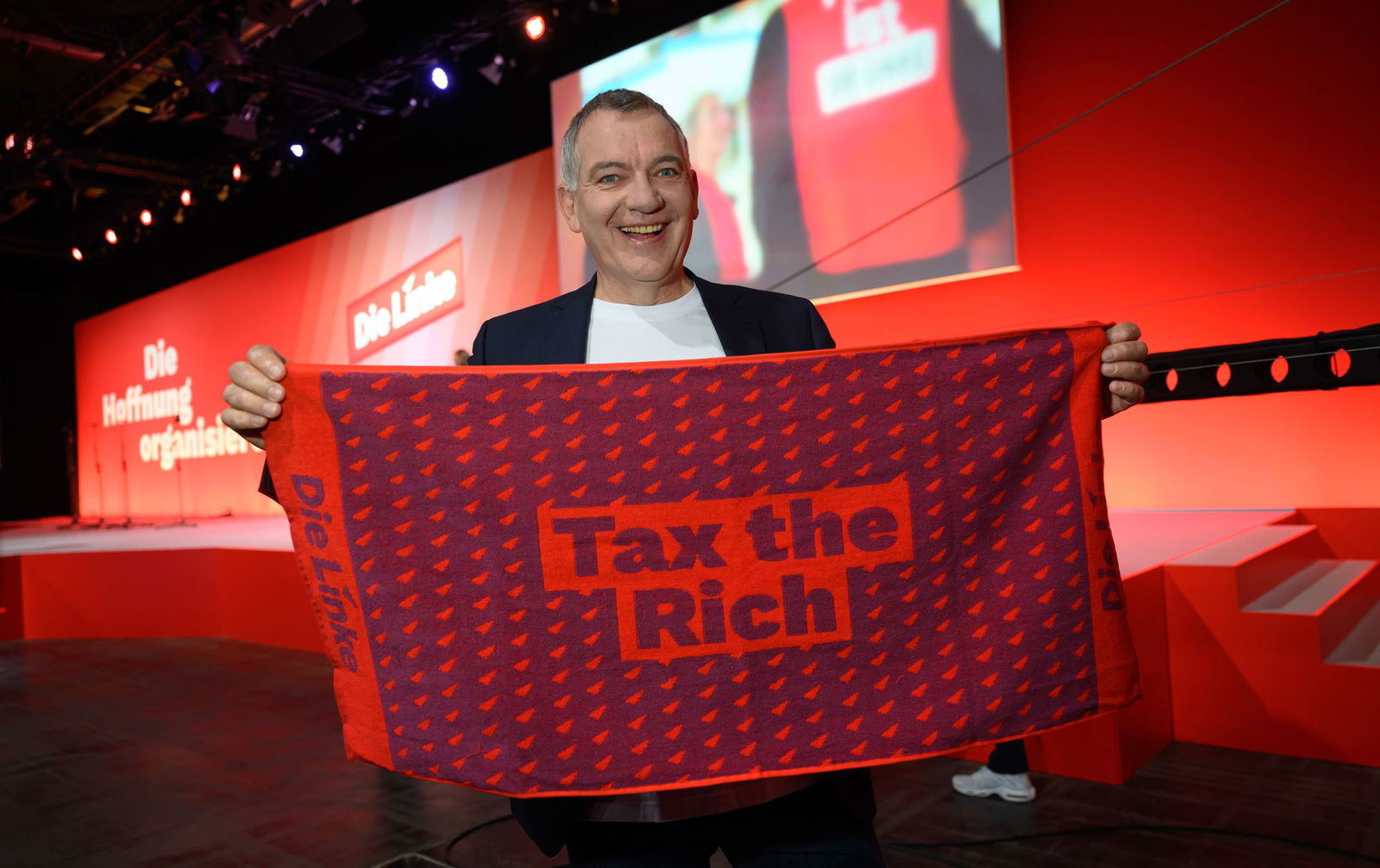 «Tax the rich» - das Motto wiederholt Parteichef Jan van Aken immer wieder.