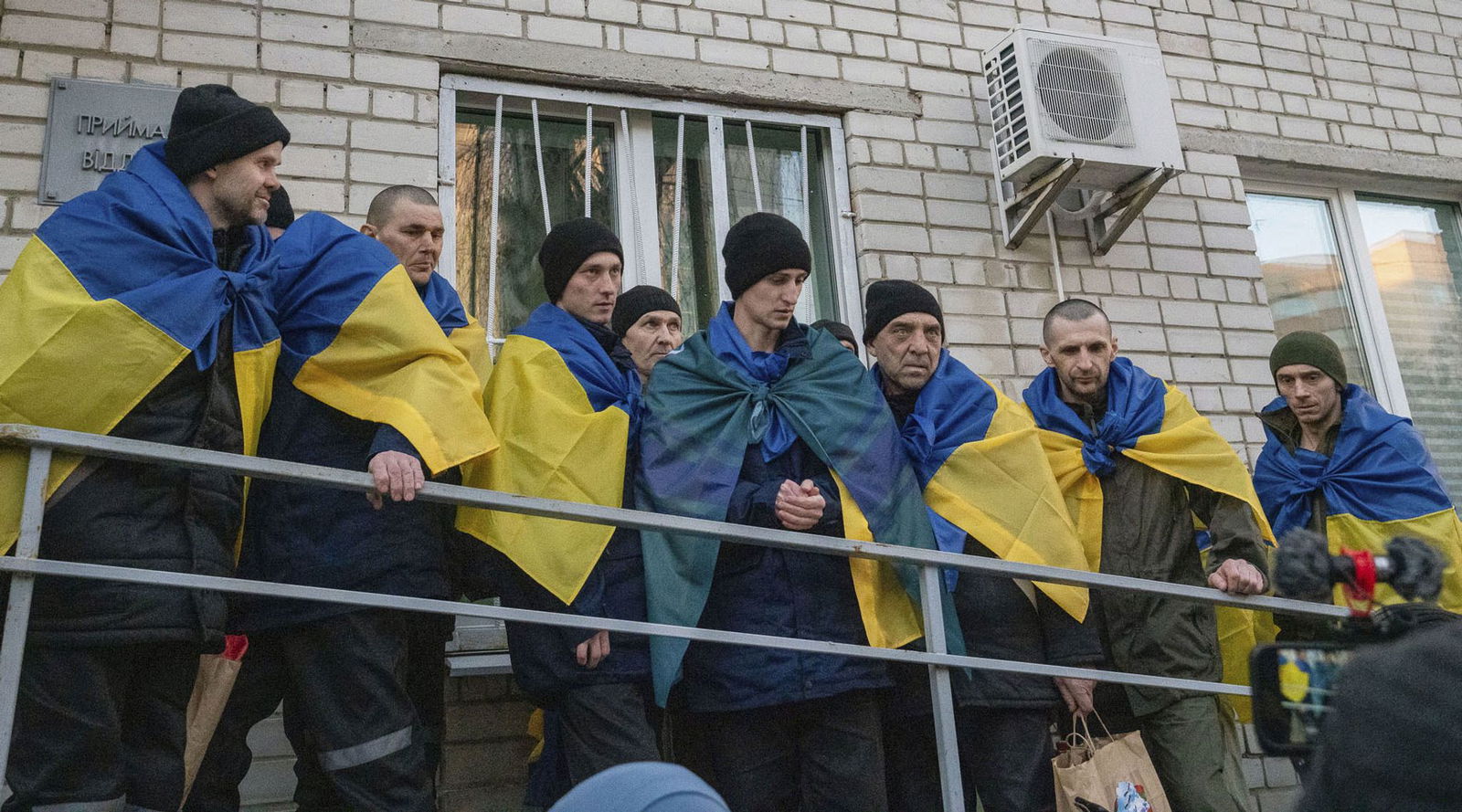 Russland und die Ukraine haben im Krieg schon wiederholt Gefangene ausgetauscht - nun hat der bislang größte Austausch begonnen. (Archivbild)