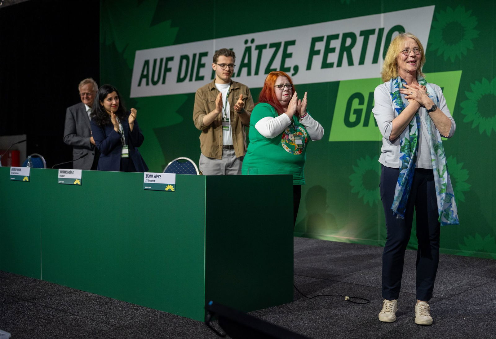 Die schwer erkrankte langjährige Bundestagsabgeordnete Tabea Rößner wird mit großem Applaus verabschiedet. 