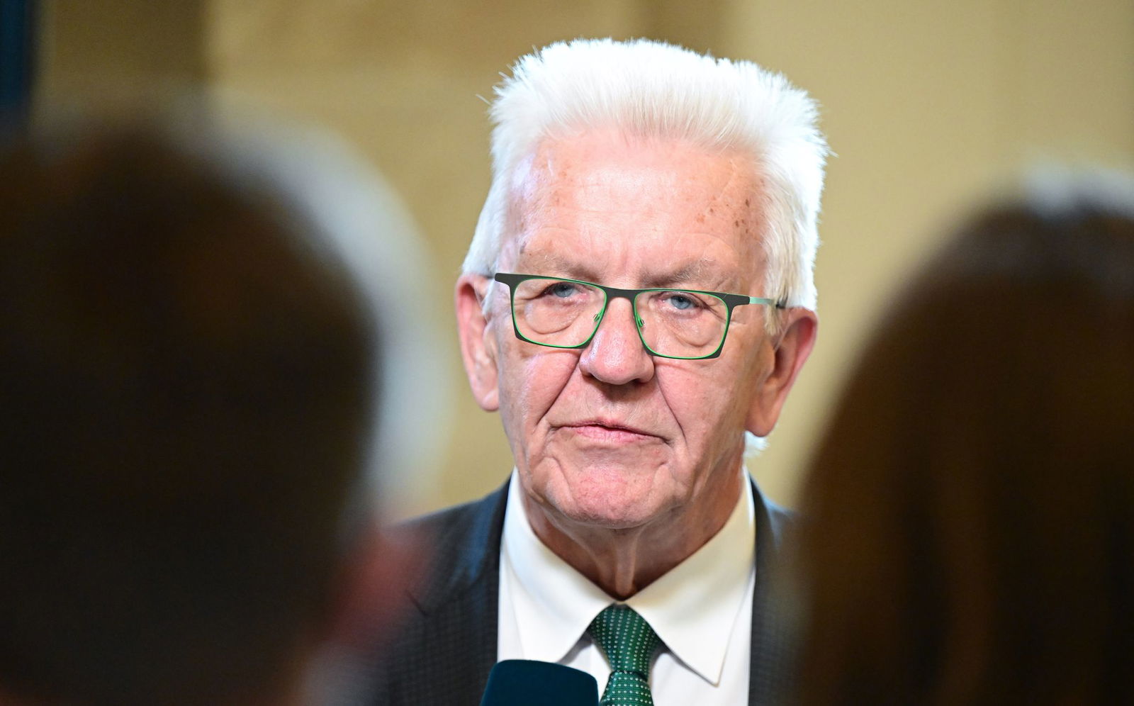 Ministerpräsident Winfried Kretschmann will, dass sich die Hochschulen im Land an militärischer Forschung beteiligen.