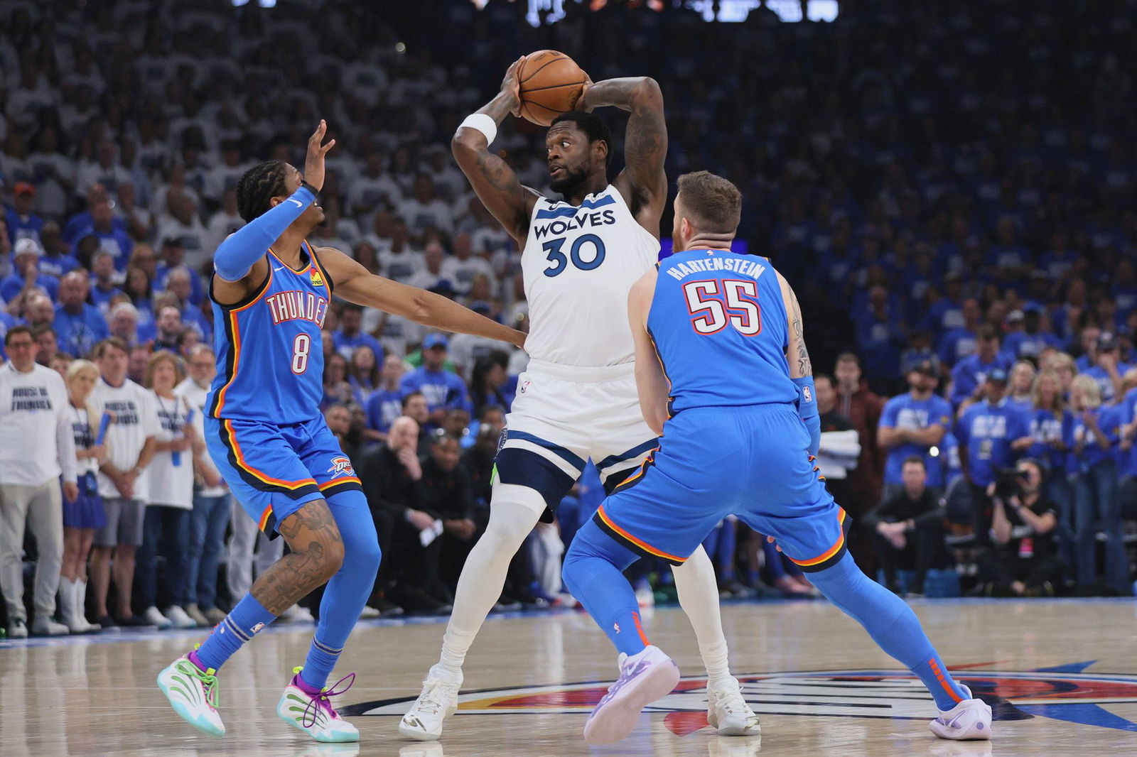 Hartenstein kann nun als zweiter Deutscher nach Dirk Nowitzki den NBA-Titel gewinnen.