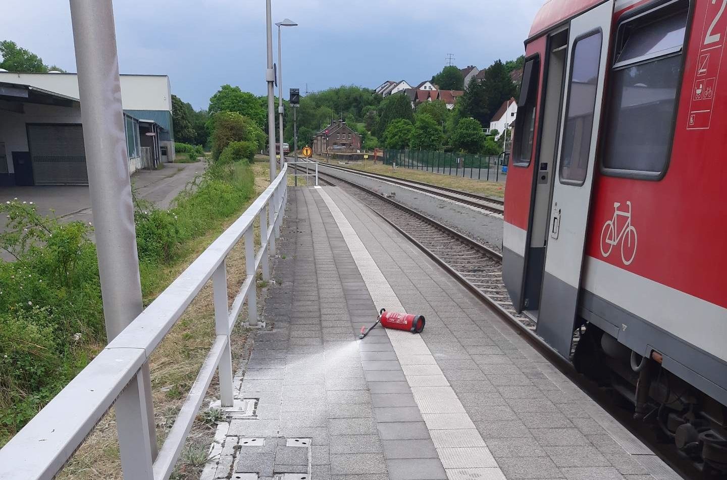 Jugendliche verwüsten Führerstand mit Feuerlöscher