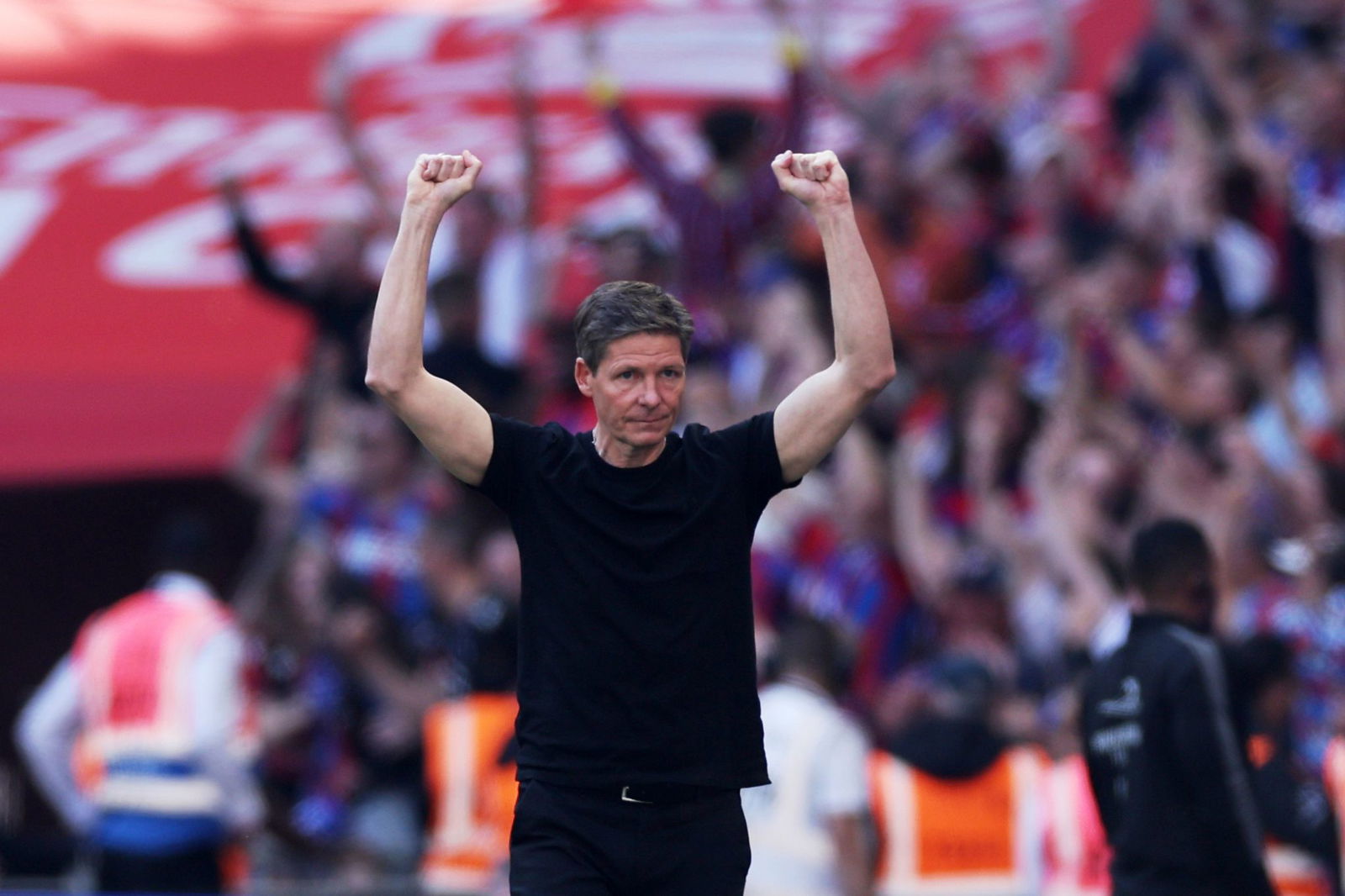 Er gewinnt der Trainer-Duell mit Pep Guardiola.