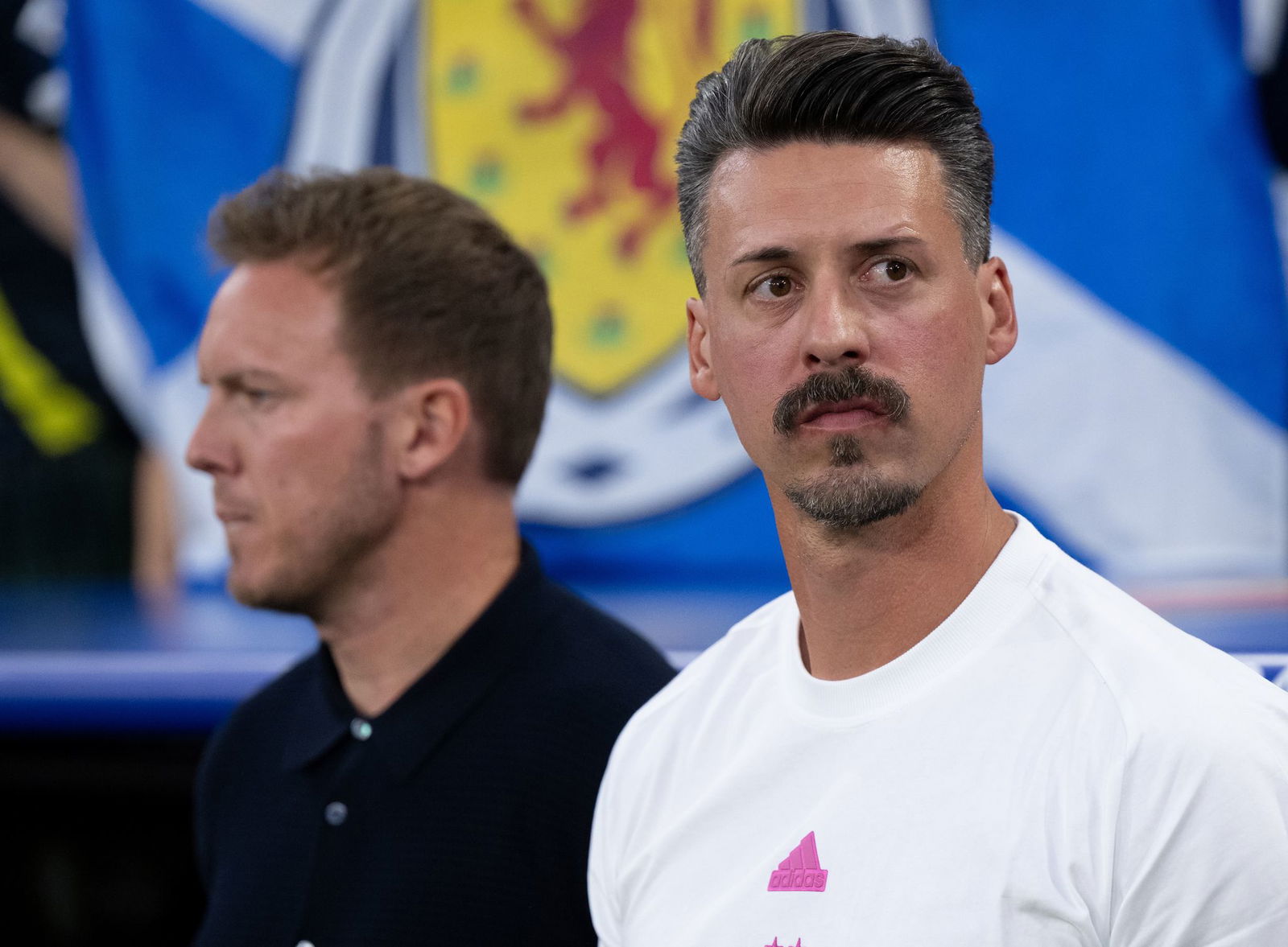 Sandro Wagner (r) wird Trainer in der Fußball-Bundesliga.