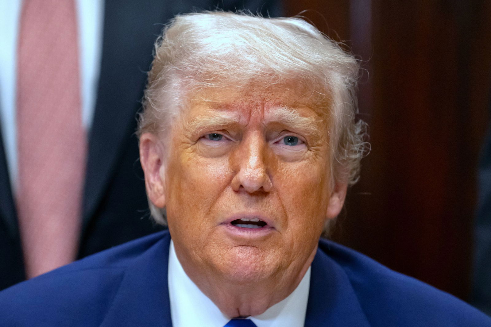 Trump bedient sich bei dem Thema einer Theorie aus rechtsextremen Kreisen.