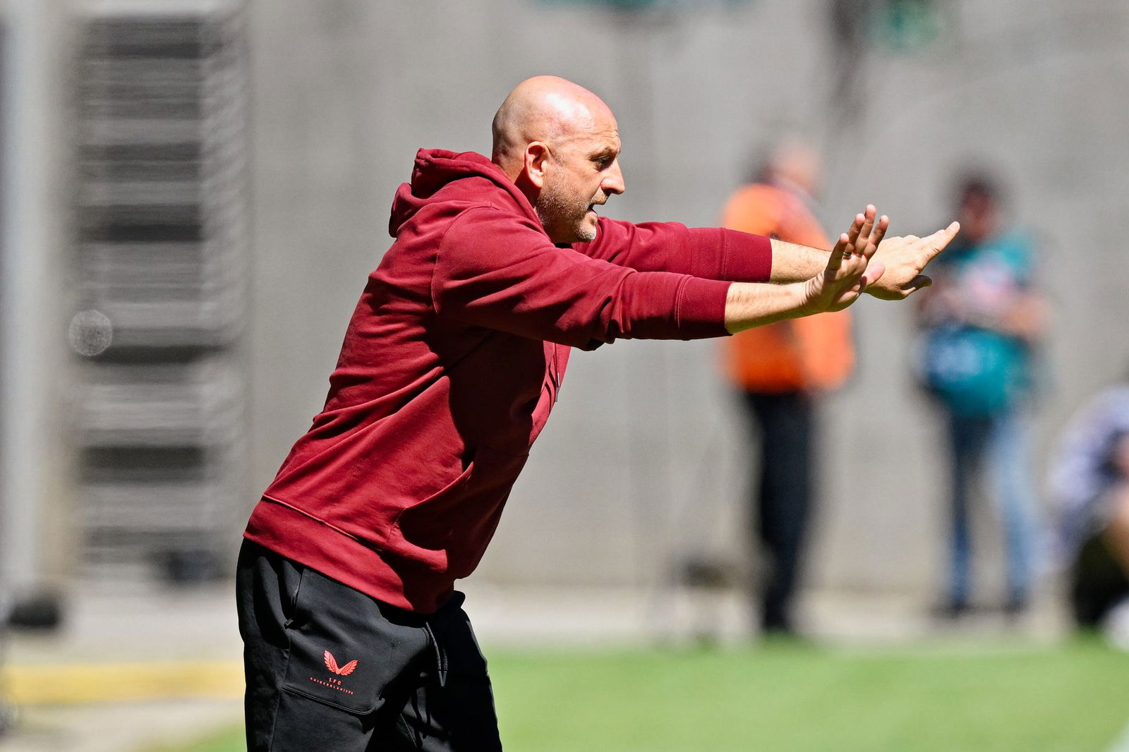 Der 1. FC Kaiserslautern um Coach Torsten Lieberknecht hofft auf ein Wunder im Aufstiegsrennen.