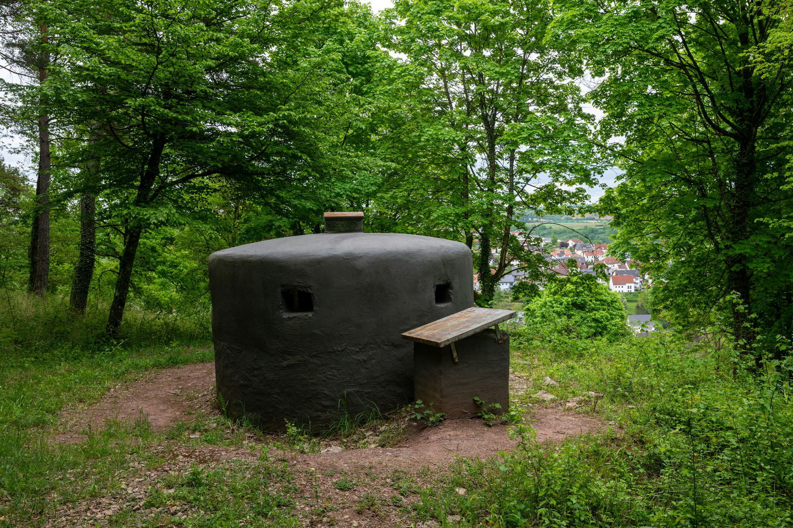 Geschichte kann in Ruinen des Westwalls gespürt werden.