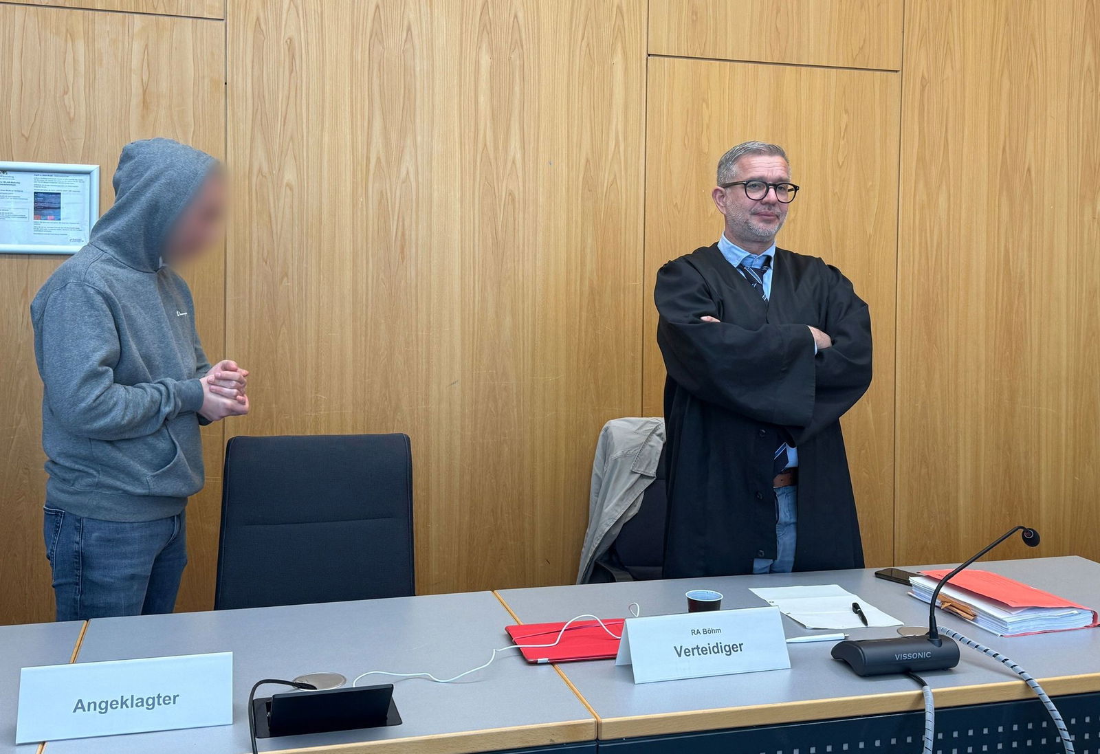 Angeklagt ist der 29-Jährige wegen des Verdachts der Zwangsprostitution. 