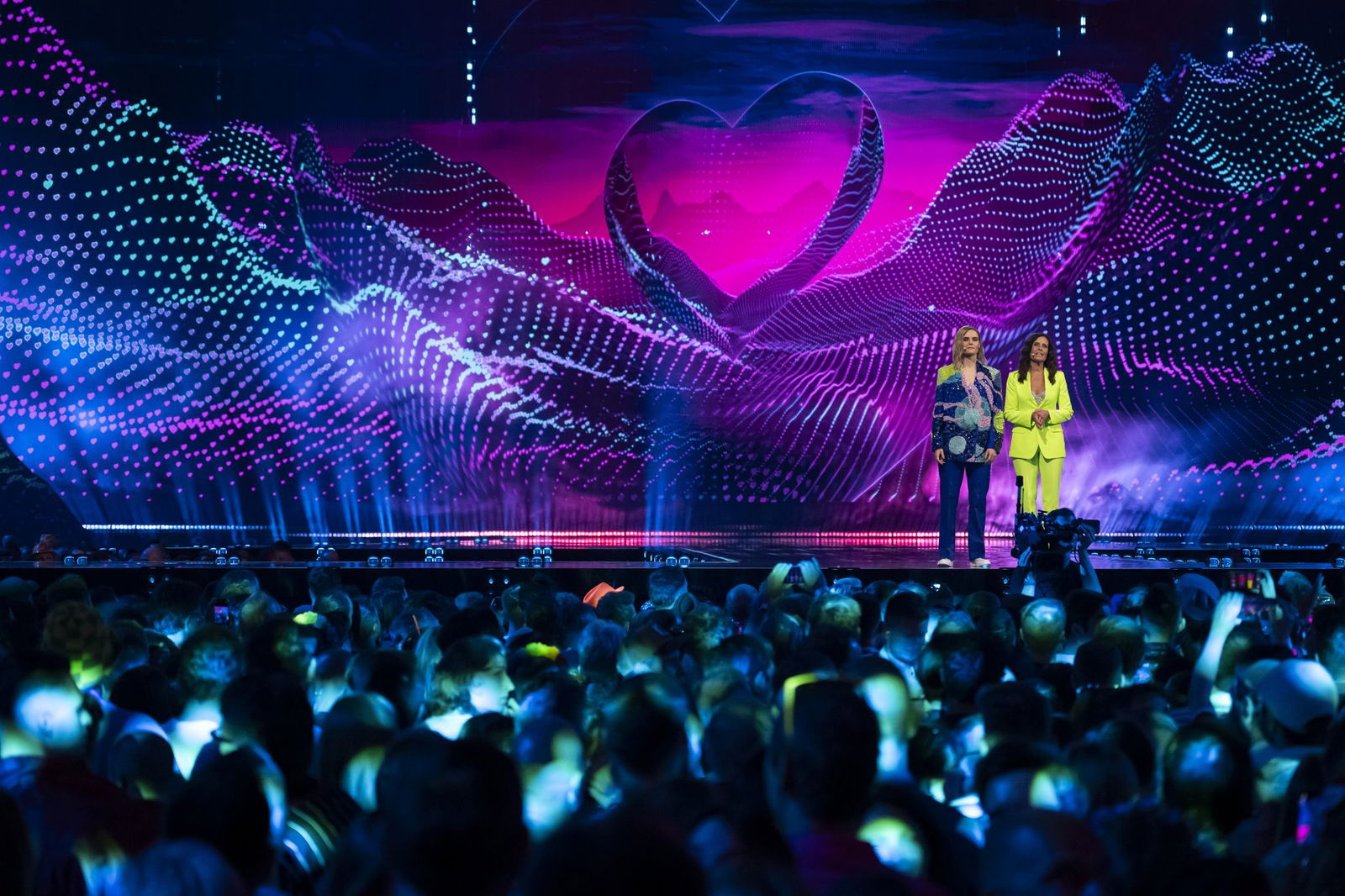 Führen charmant und witzig durch die Sow: Hazel Brugger und Sandra Studer.