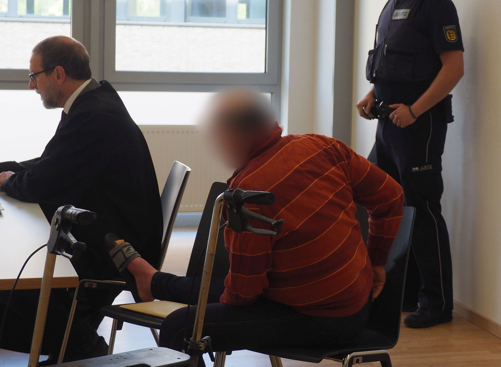 Ein Angeklagter wird wegen versuchten Mordes zu einer Haftstrafe verurteilt. (Archivbild)  