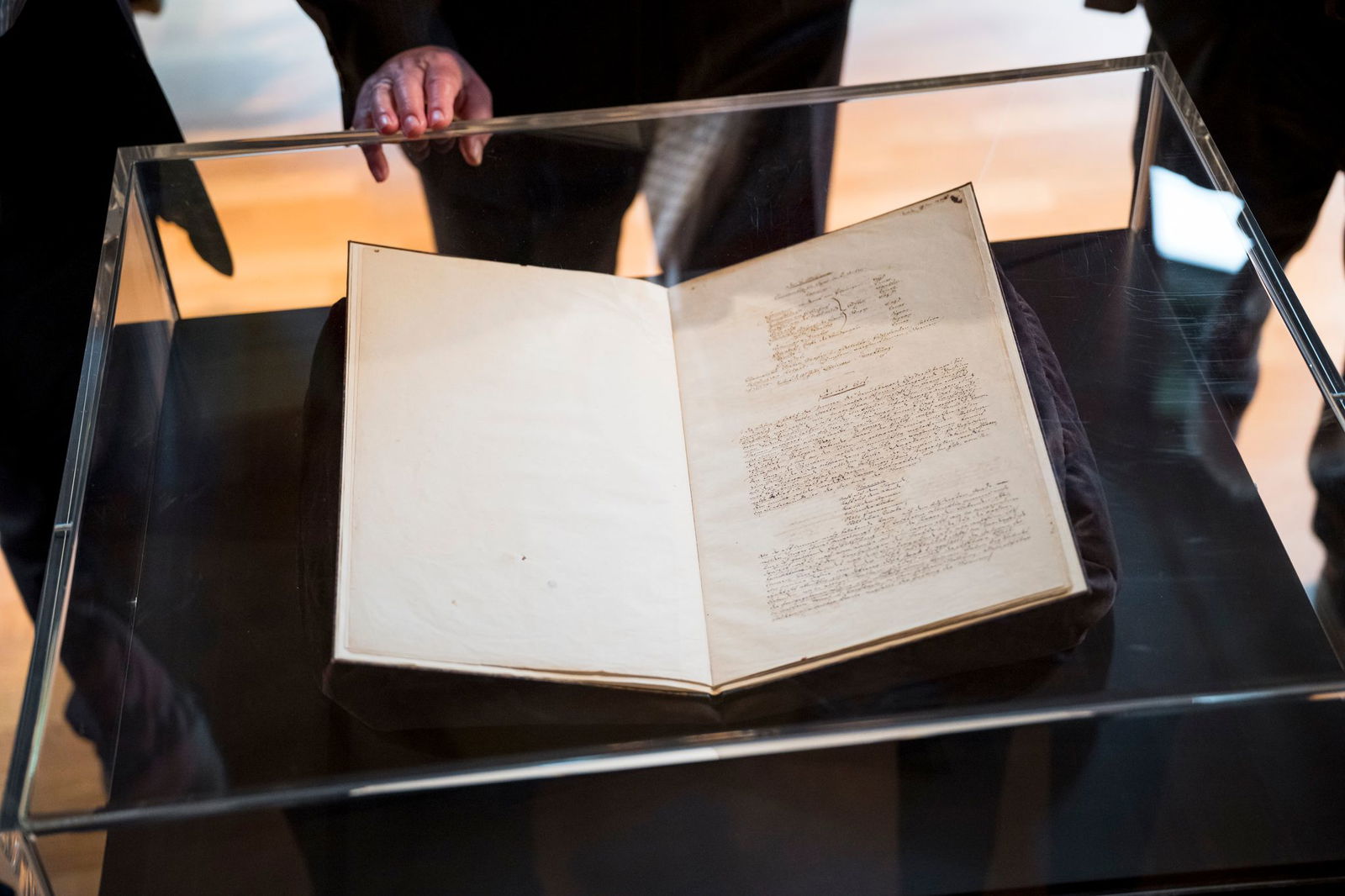 Die Handschrift wurde in London ersteigert - Kosten insgesamt: 140.000 Euro.