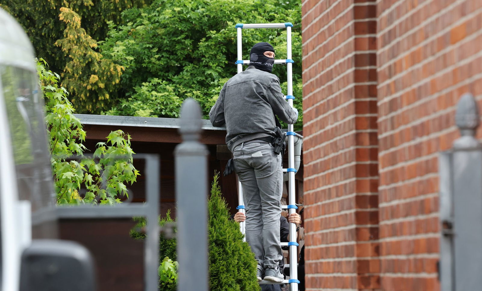 Festnahmen gab es laut Bundesanwaltschaft unter anderem in Neubukow (Landkreis Rostock) und in Wismar. 