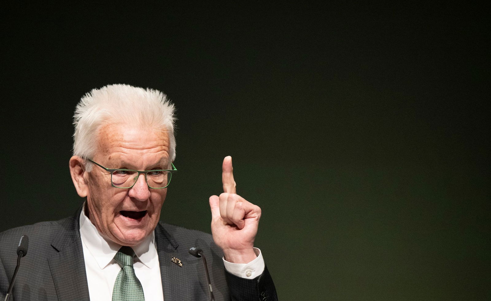 Baden-Württembergs Ministerpräsident Winfried Kretschmann findet: Die Bundeschefin der Grünen Jugend ist in der falschen Partei. (Archivbild)