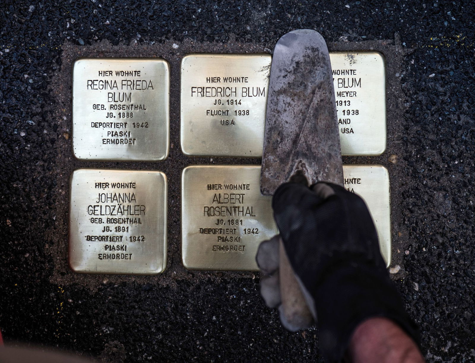 In vielen Städten und Gemeinden in Rheinland-Pfalz sind Stolpersteine verlegt worden. (Archivbild)