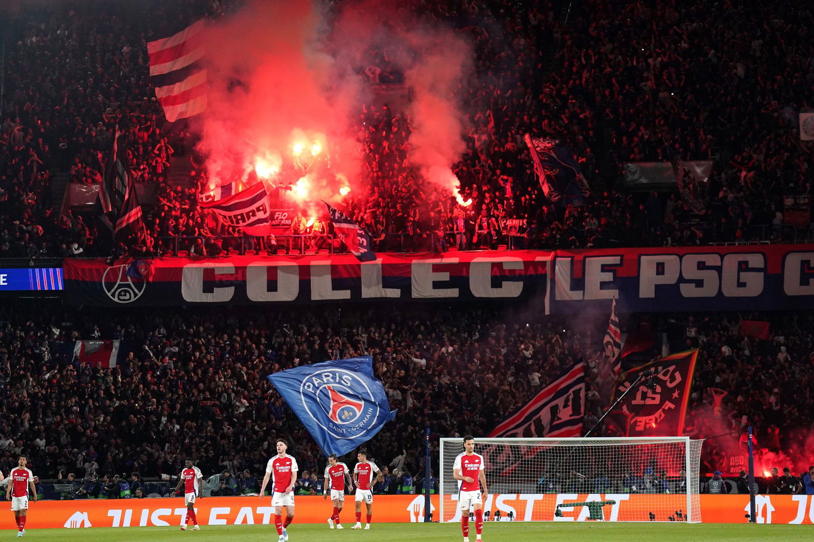Die Fans von PSG feiern den Einzug ins Finale der Champions League.