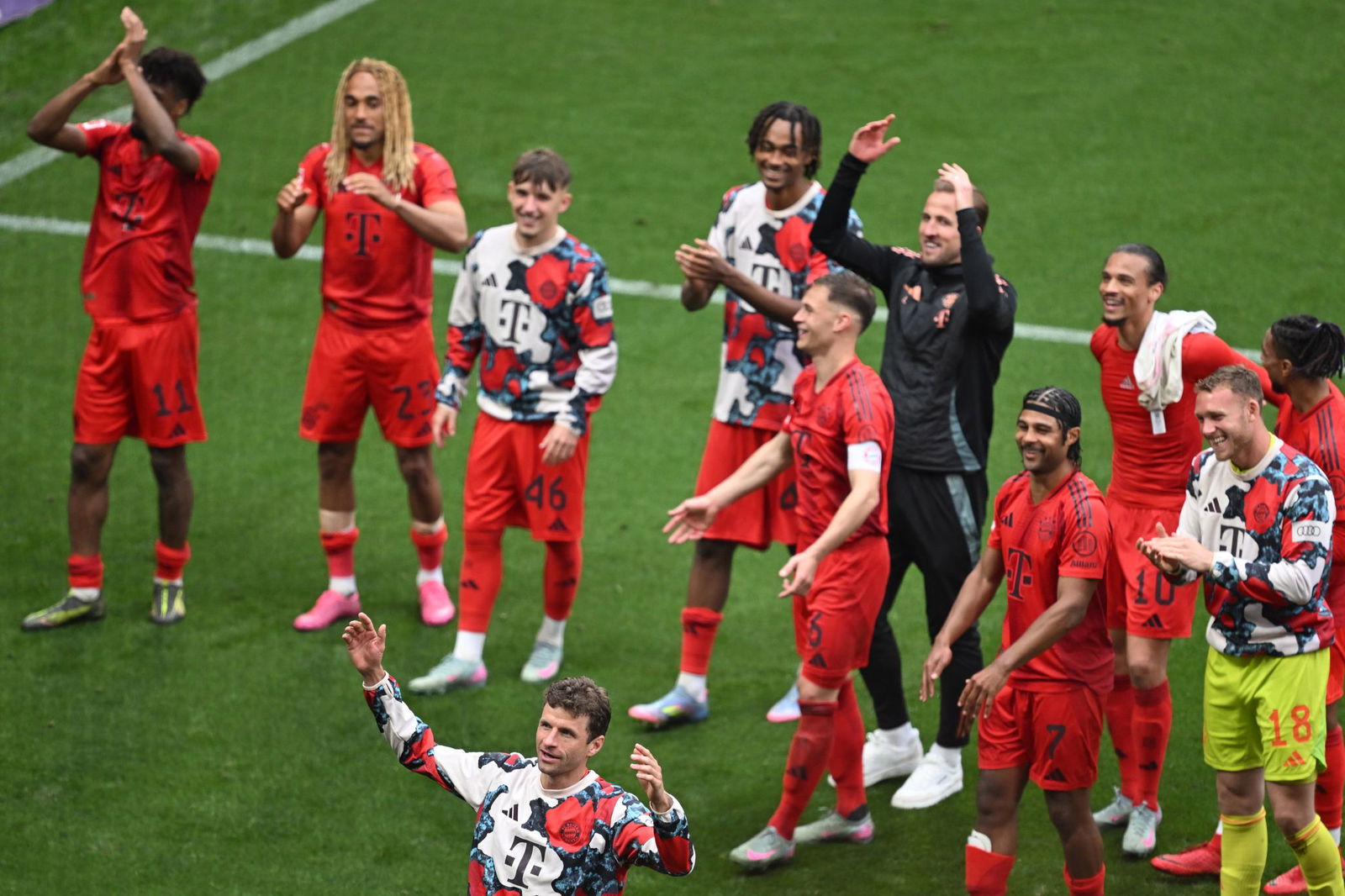 In Leipzig feierten die Bayern-Spieler noch verhalten.