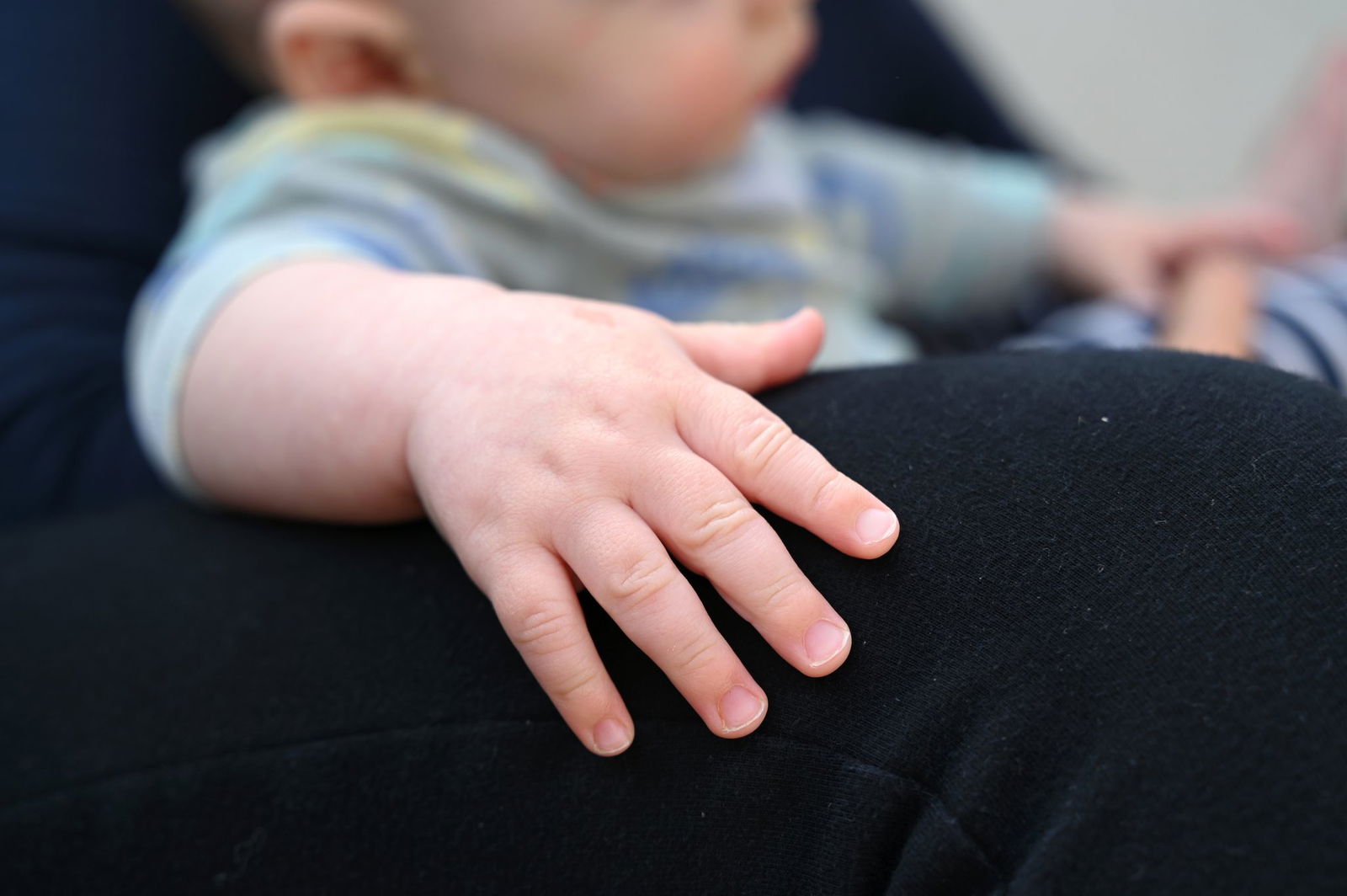 Zwei Mütter sollen die gleichen Rechte haben wie Mutter-Vater-Familien, fordert der Bundesrat. (Symbolbild)
