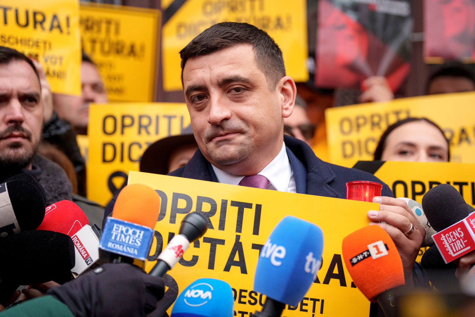 Der Rechtspopulist George Simion von der Partei AUR gilt als Favorit bei der Präsidentenwahl in Rumänien. (Archivbild)