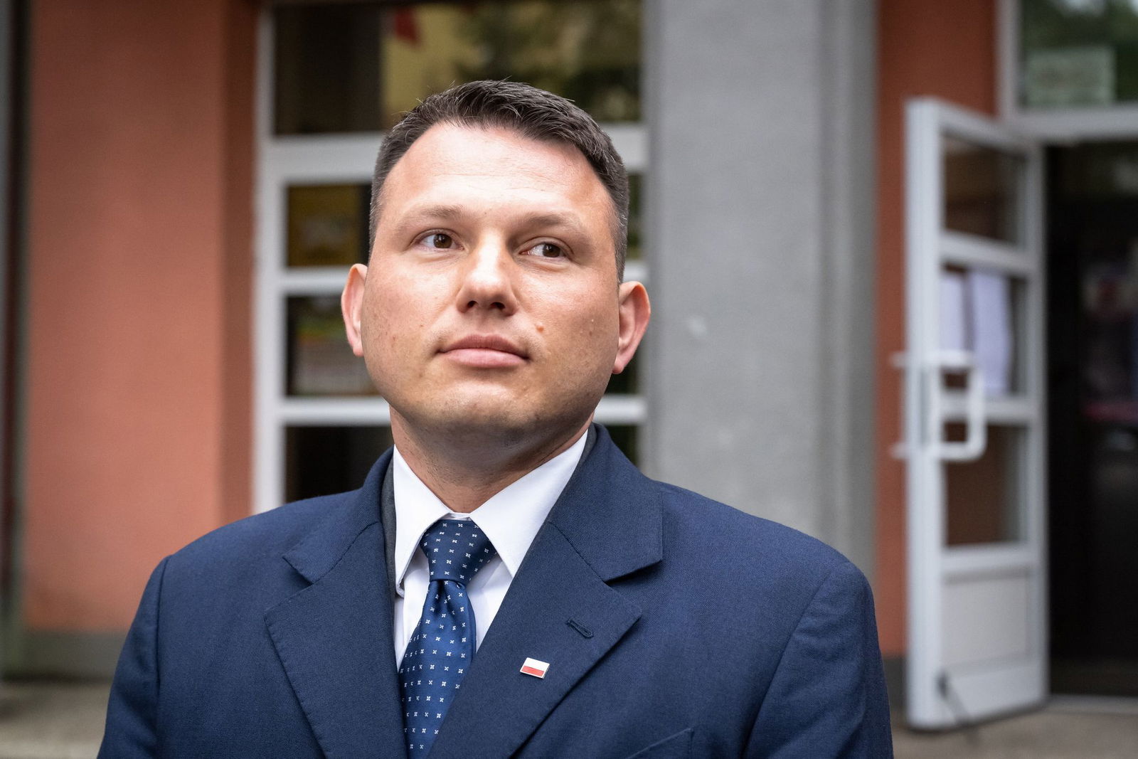 Der rechtsradikale polnische Präsidentschaftskandidat Slawomir Mentzen, der als Drittplatzierter nach der ersten Wahlrunde ausgeschieden ist, will Einfluss auf die Stichwahl nehmen. (Archivbild)