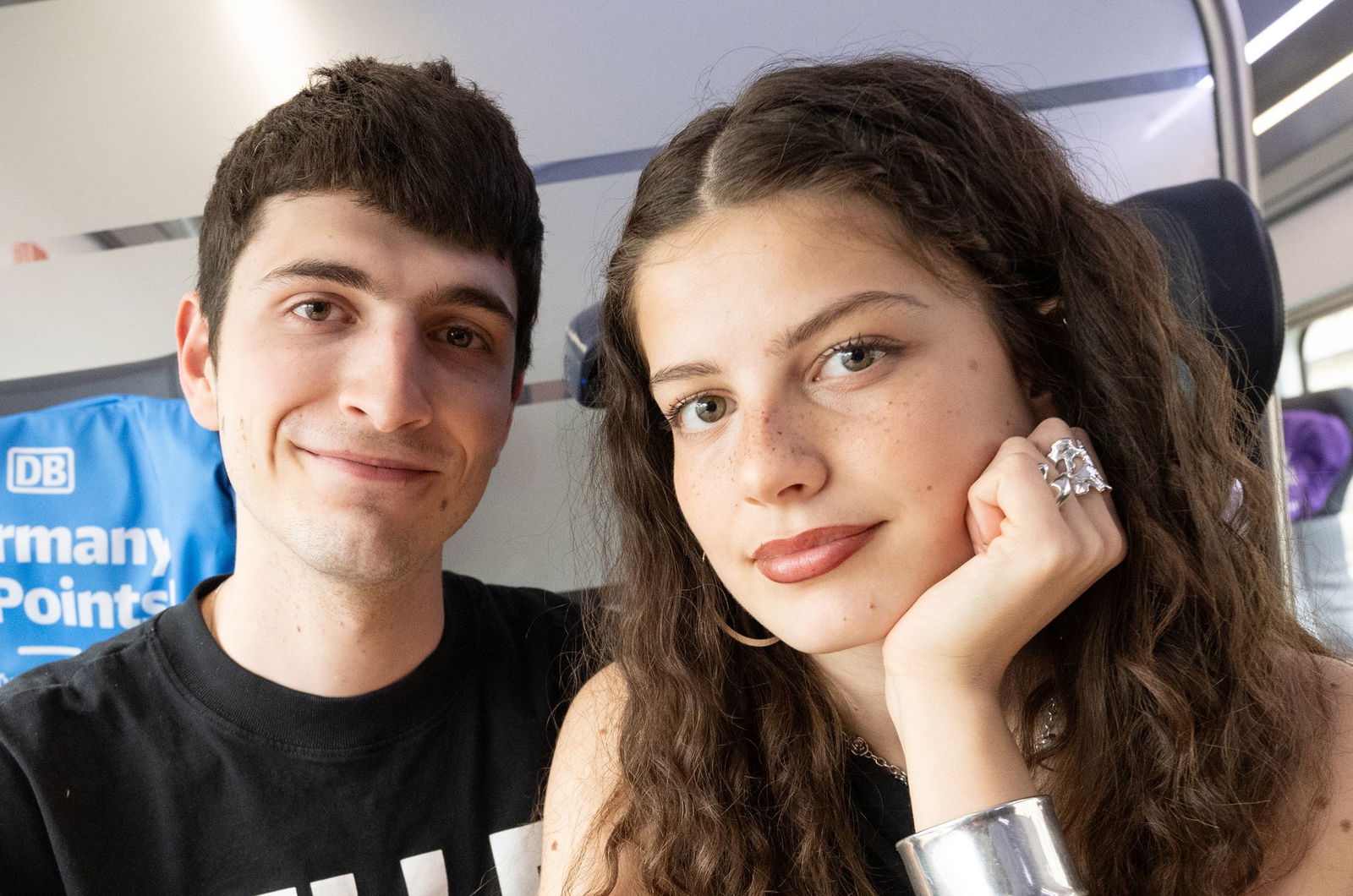 Mit der Deutschen Bahn geht es für das Geschwister-Duo nach Basel.