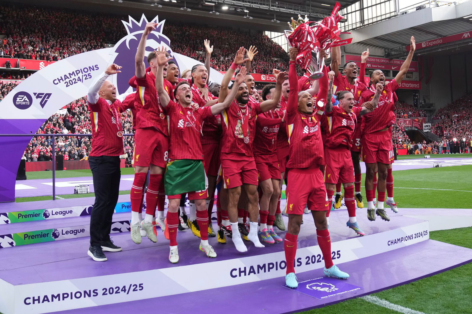 Klopp sieht sein Ex-Team jubeln.