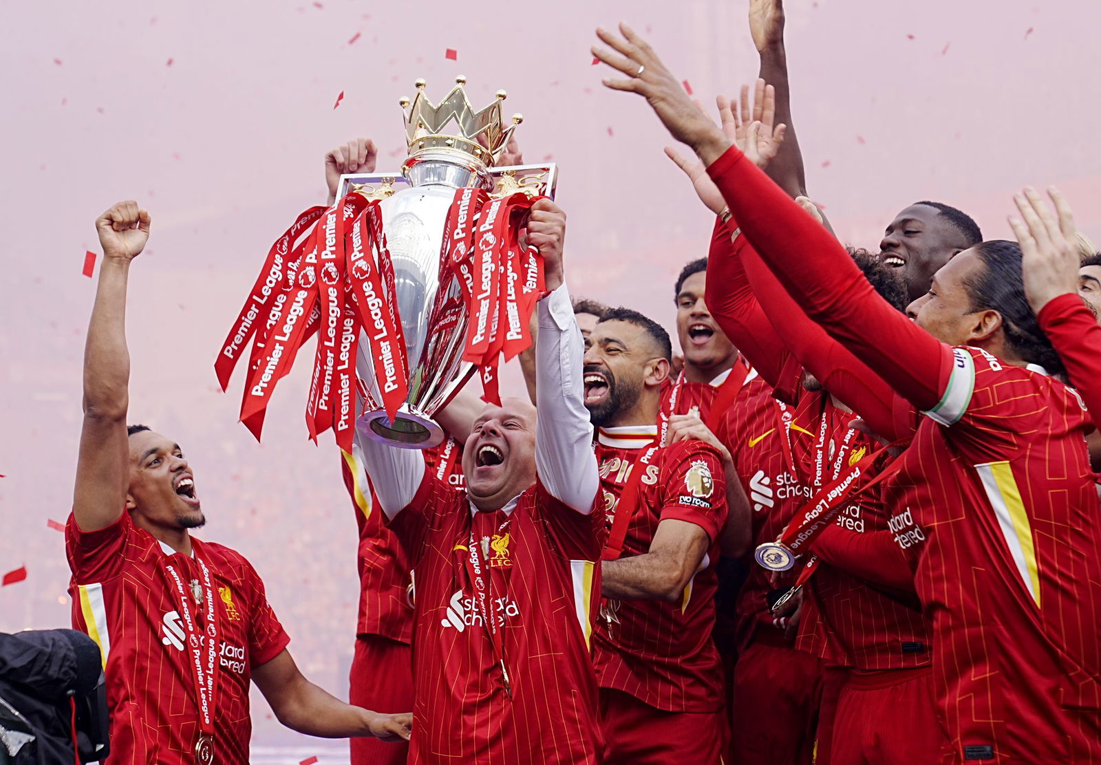 Liverpool feiert den Titel.