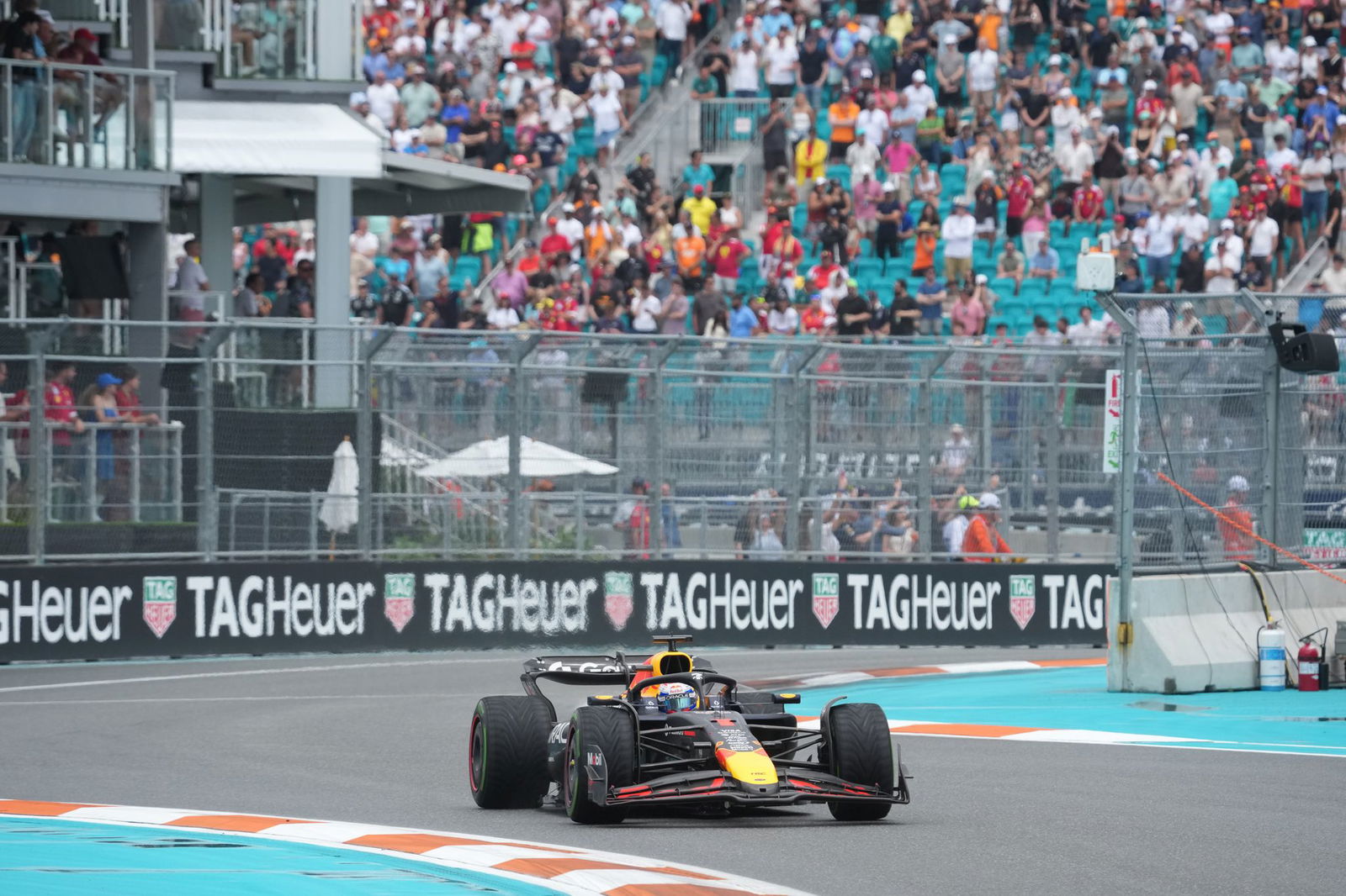 Max Verstappen erlebt seinen ersten Grand Prix als Papa.