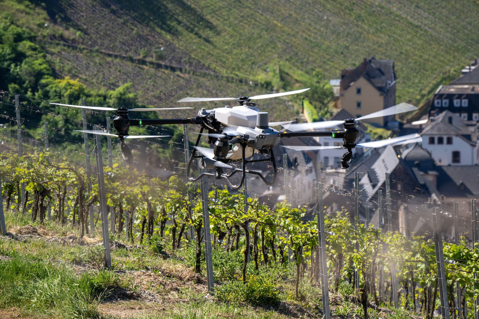 Seit 2022 sind an der Mosel Drohnen im Weinberg im Einsatz