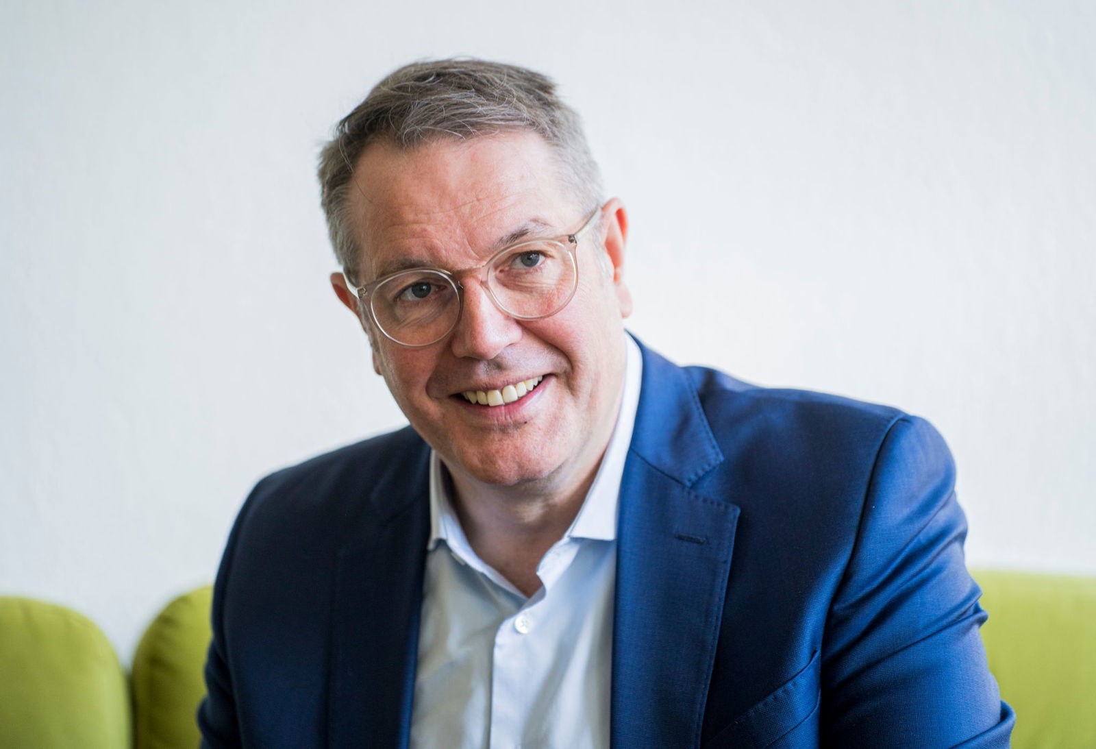 Ministerpräsident Schweitzer will zügig die Spitze des Bildungsministeriums neu besetzen. (Archivbild)