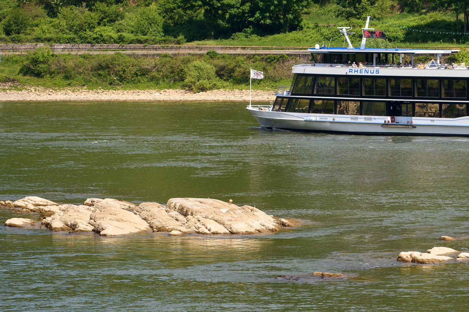 Niedrige Wasserstände können der Schifffahrt Probleme bereiten.