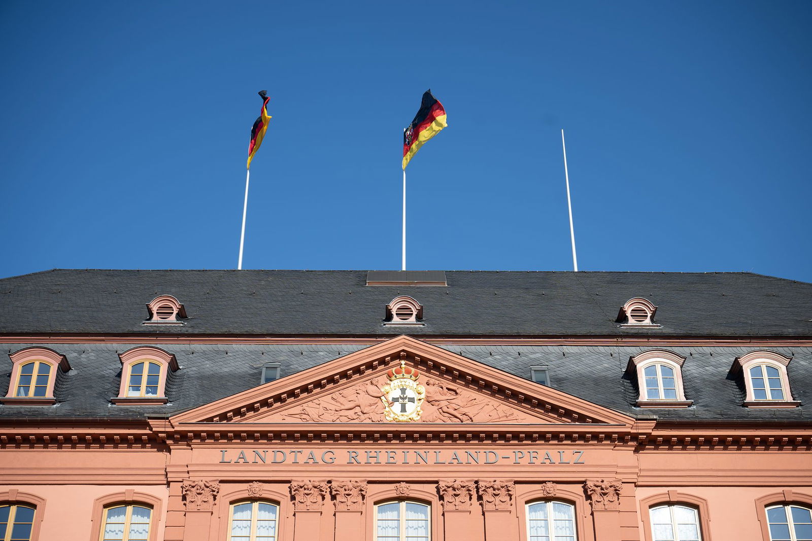 Der Landtag in Rheinland-Pfalz öffnet zum Verfassungsfest seine Pforten. (Symbolbild)