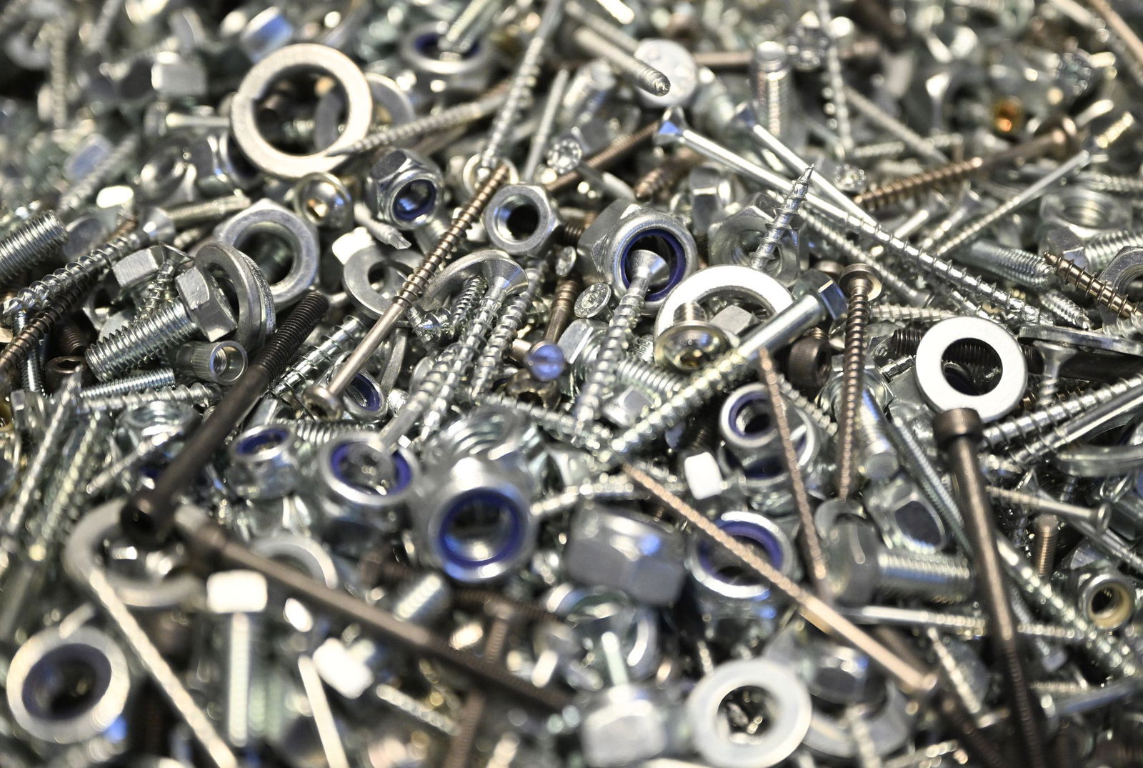 Das Würth-Sortiment umfasst mehr als eine Million Produkte - unter anderem für Handwerks- und Industriebetriebe. 