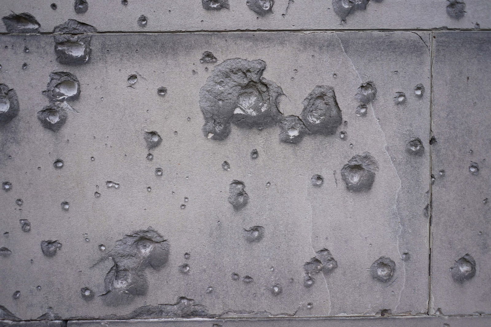 Kriegsspuren sind in Berlin bis heute zu sehen. (Archivbild)