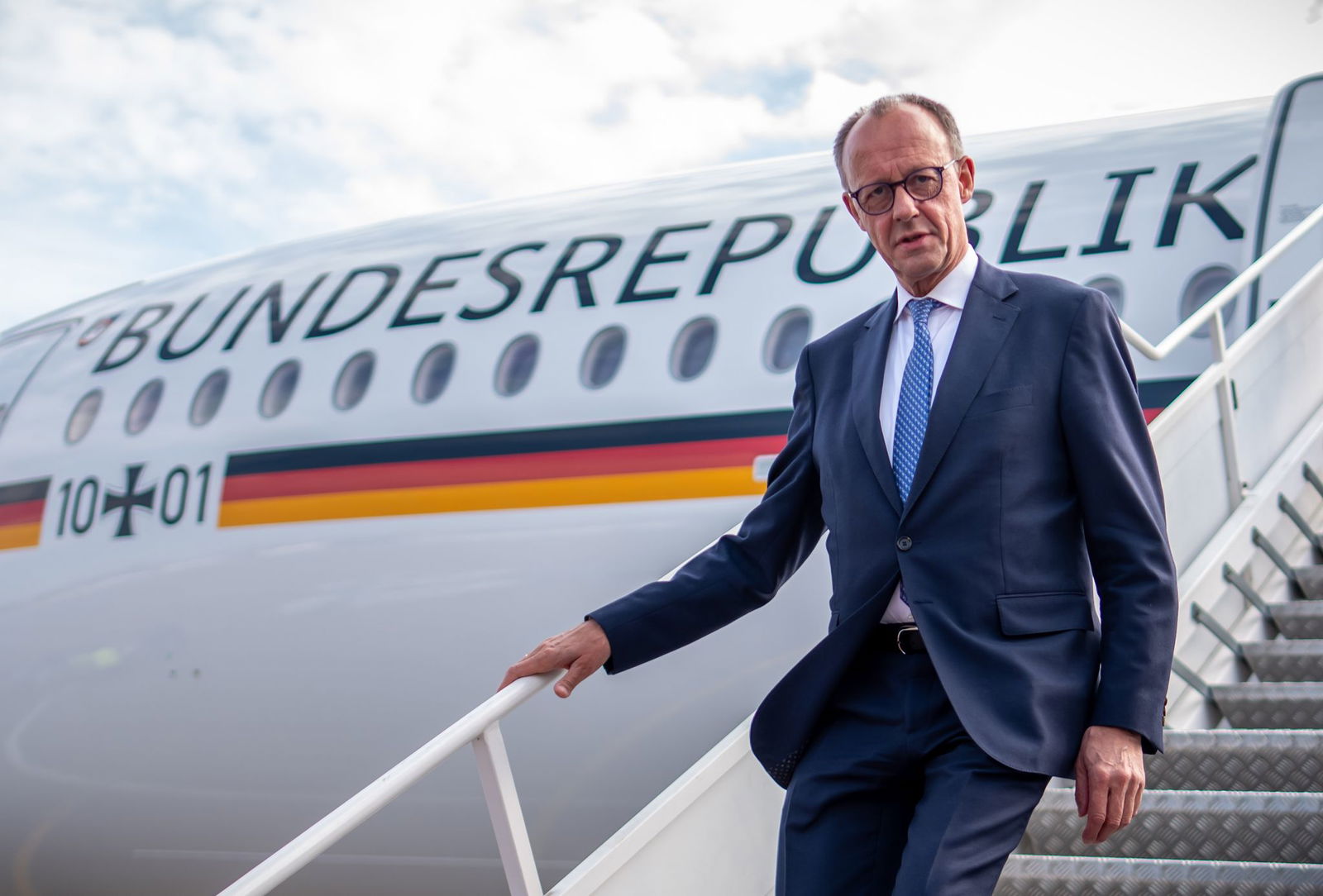 Bundeskanzler Friedrich Merz hat in seinem Stab und in seinem Kabinett mehr Männer als Frauen. (Archivbild)