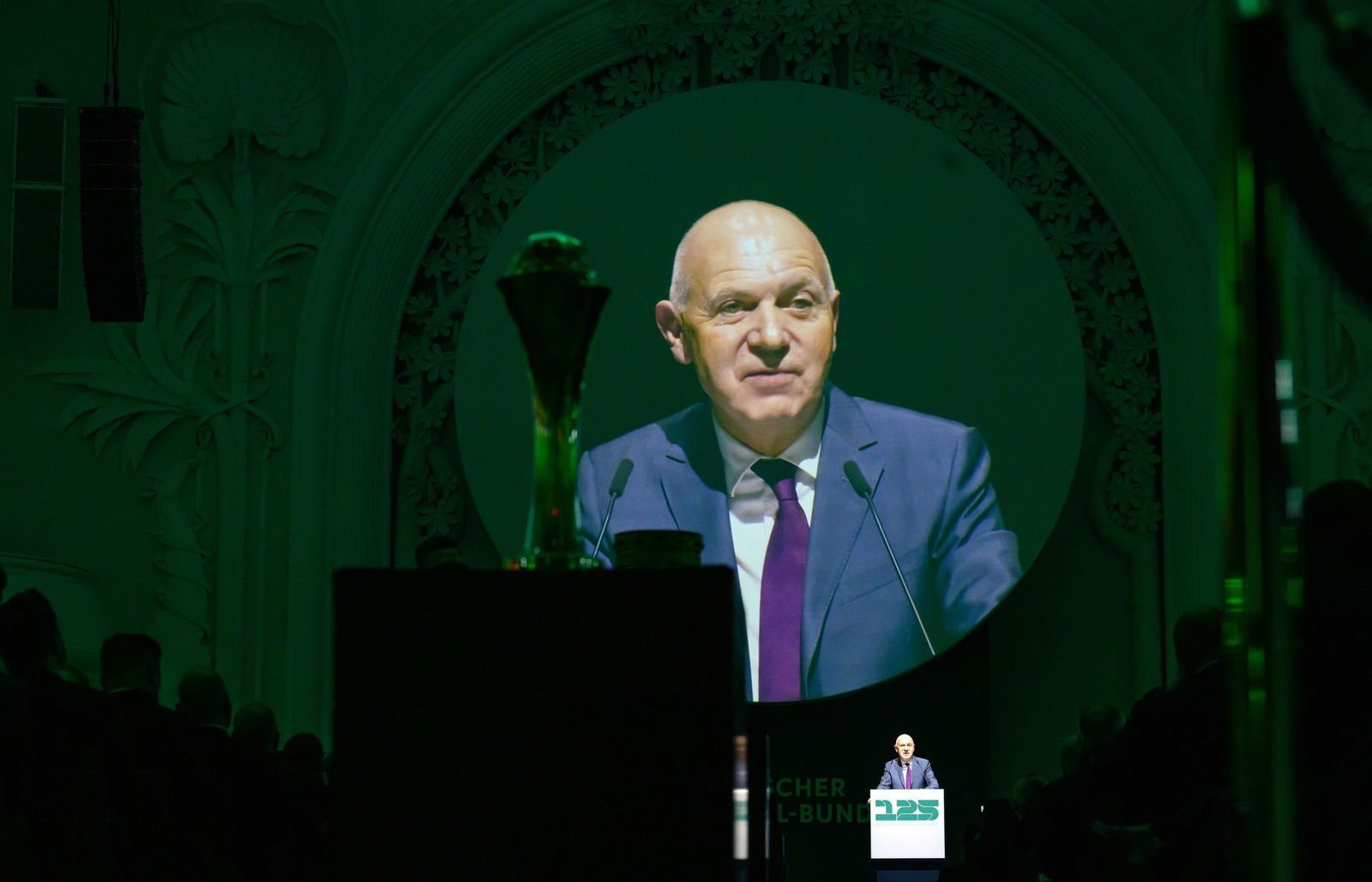 Der DFB-Chef sorgt sich bei noch mehr WM-Teams um die Ligen in Deutschland. 