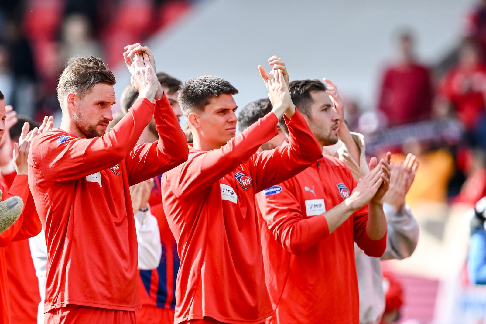 Patrick Mainka (l.) und die Heidenheimer kämpfen weiter gegen den Abstieg.