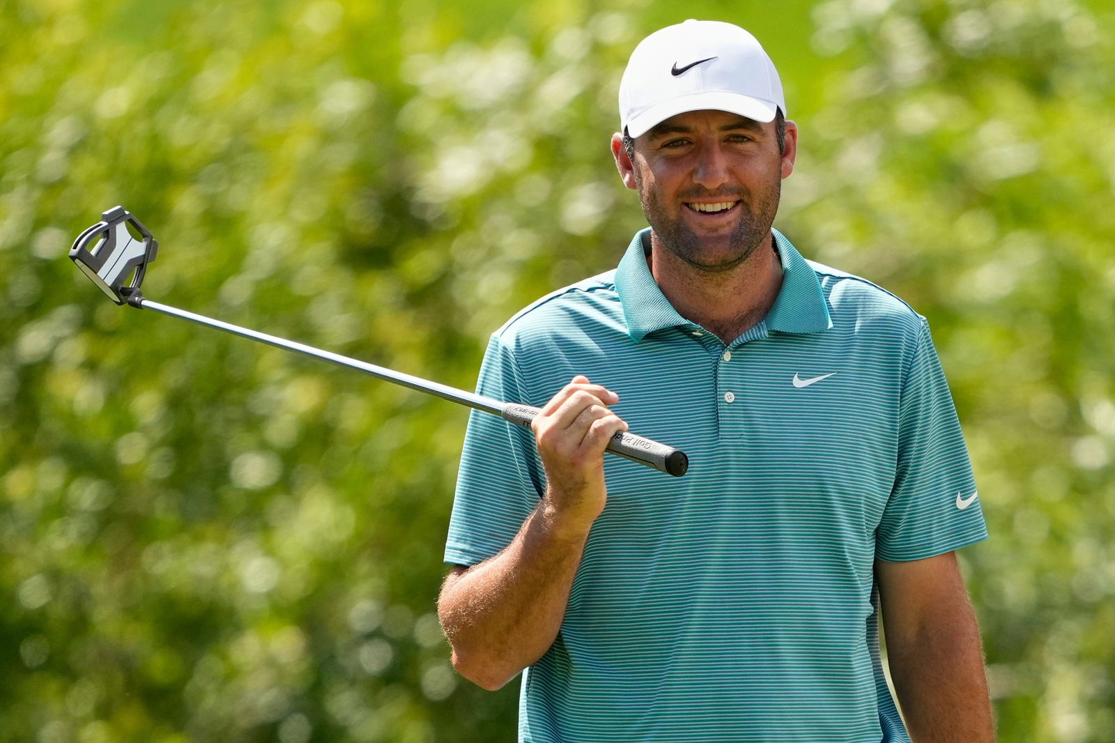 Scottie Scheffler hat bei der PGA Championship nach der dritten Runde die Führung übernommen.