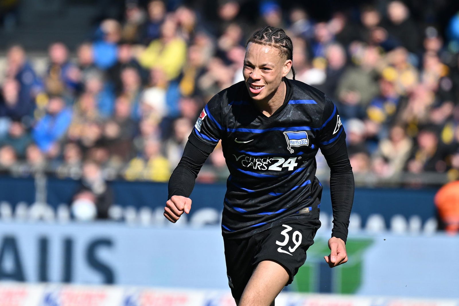 Derry Scherhant wechselt von Hertha BSC zum SC Freiburg.