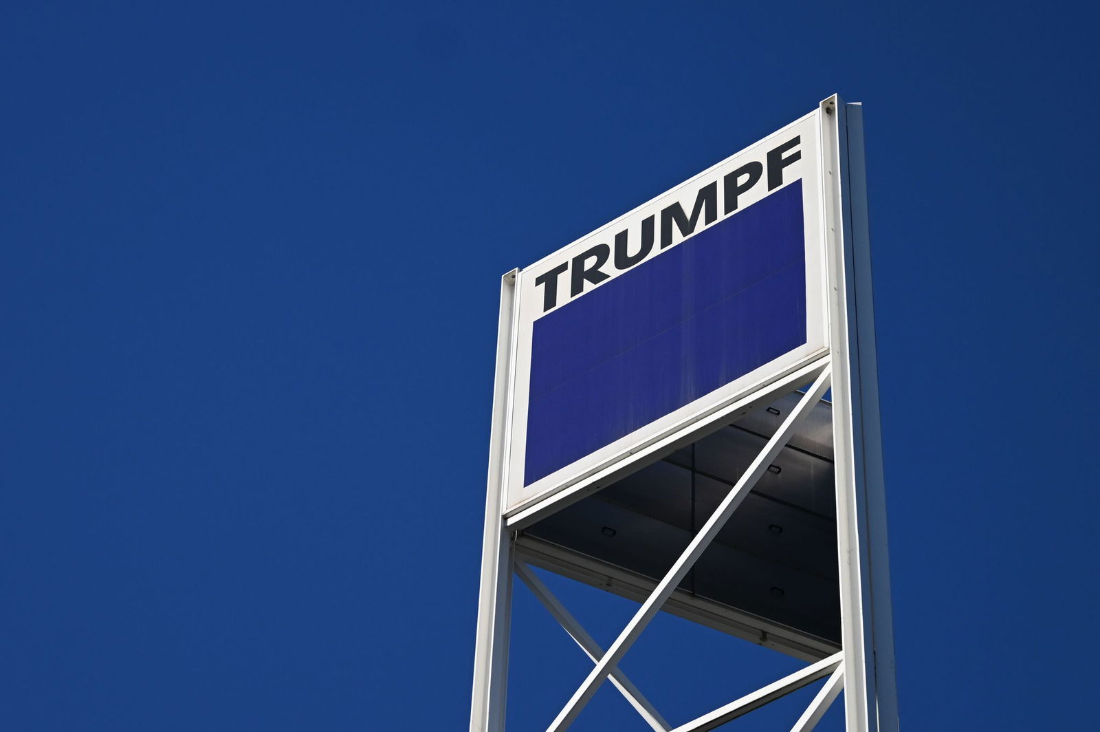 Wegen der schwächelnde Konjunktur verzichten viele Trumpf-Mitarbeiter auf einen Teil ihres Gehalts. Neue Zahlen zeigen, wie viele es genau sind. (Archivbild)