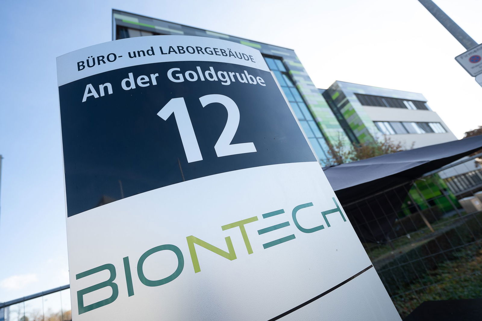 In Zeiten von Milliardengewinnen wurde viel gewitzelt über die Adresse des Stammsitzes von Biontech, die da lautet: An der Goldgrube 12. (Archivfoto)