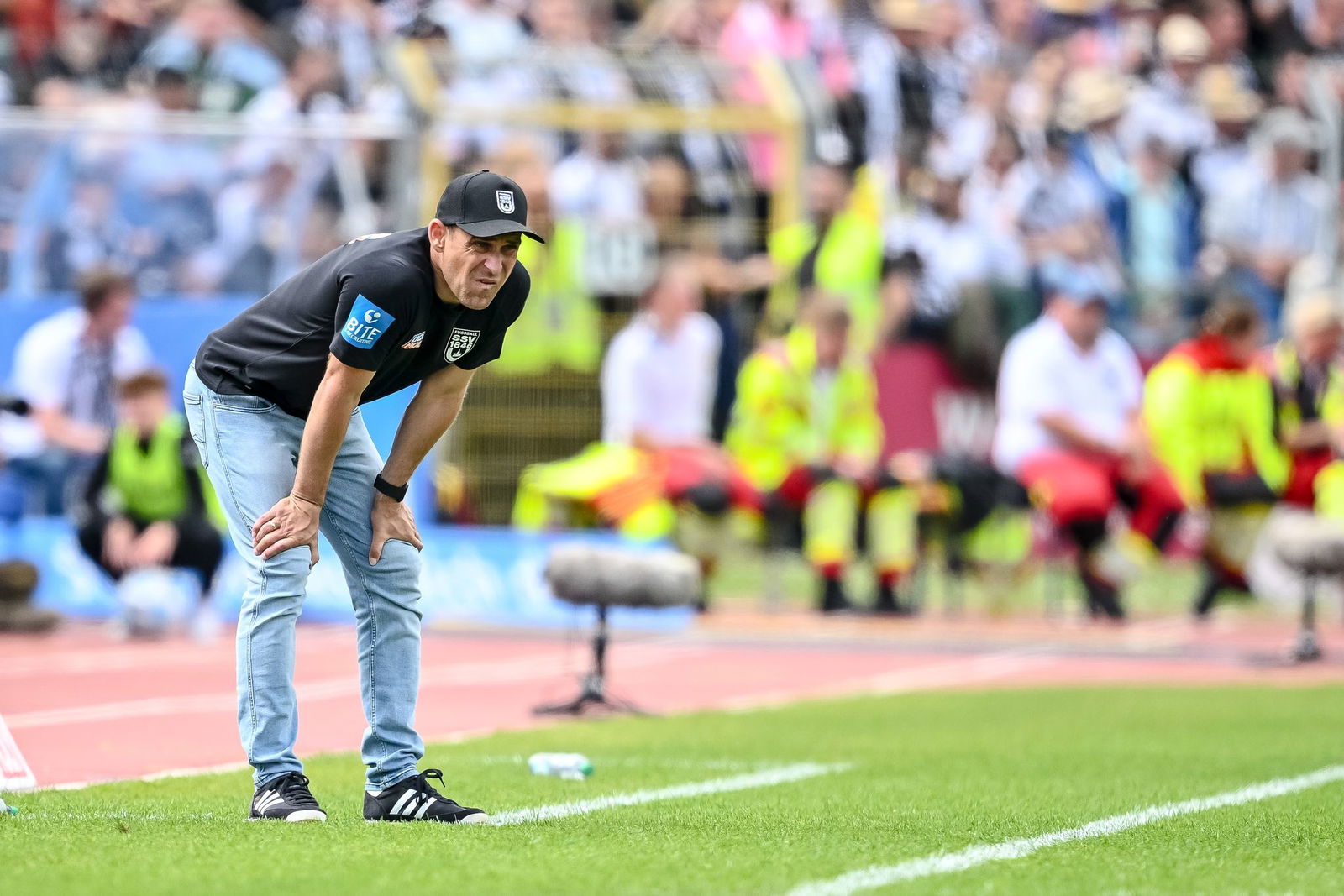 Robert Lechleiter und der SSV Ulm kämpfen am Samstag in Hamburg gegen den drohenden Abstieg.