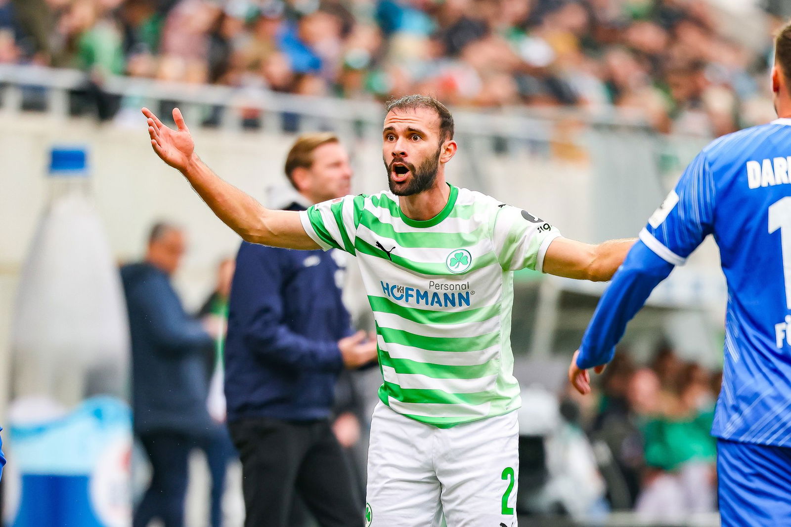 Simon Asta wechselt von Fürth nach Kaiserslautern.