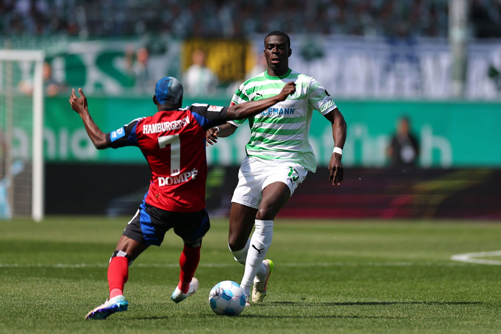 Spielte zuletzt für die SpVgg Greuther Fürth in der zweiten Liga: Hoffenheims Joshua Quarshie (r).