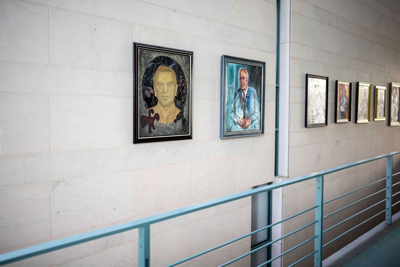 Zwei Plätze sind in der Porträtgalerie im Kanzleramt noch frei.