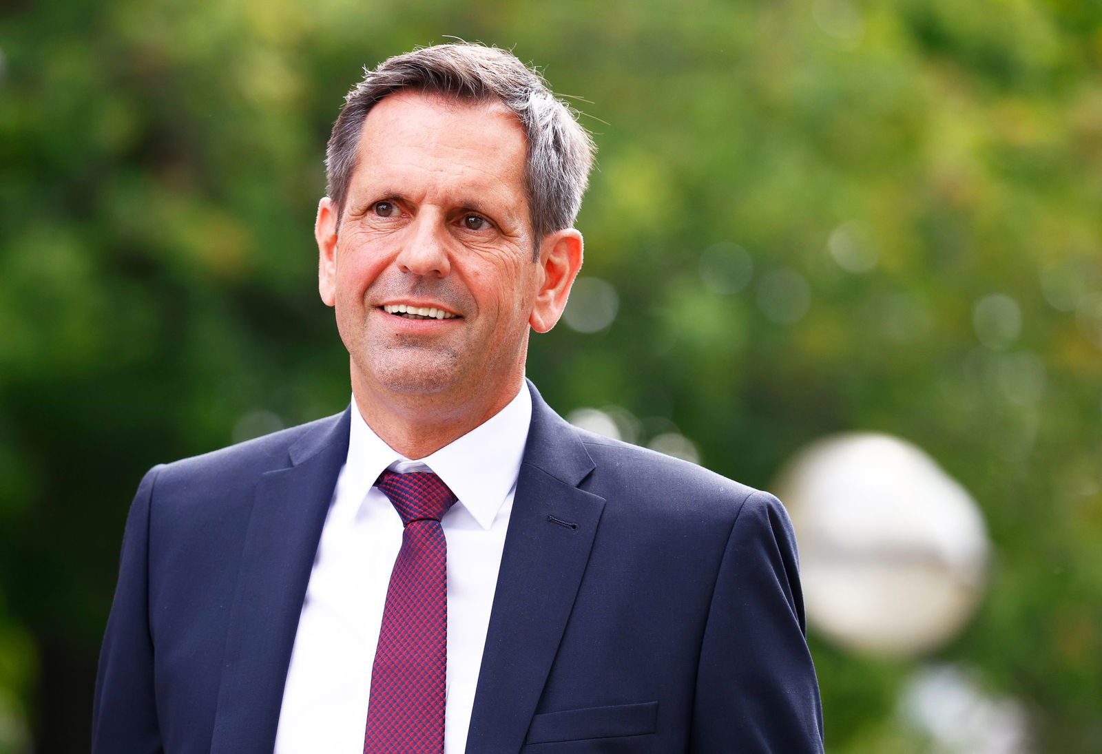 Olaf Lies übernimmt das Amt des Ministerpräsidenten vom langjährigen Regierungschef Stephan Weil.