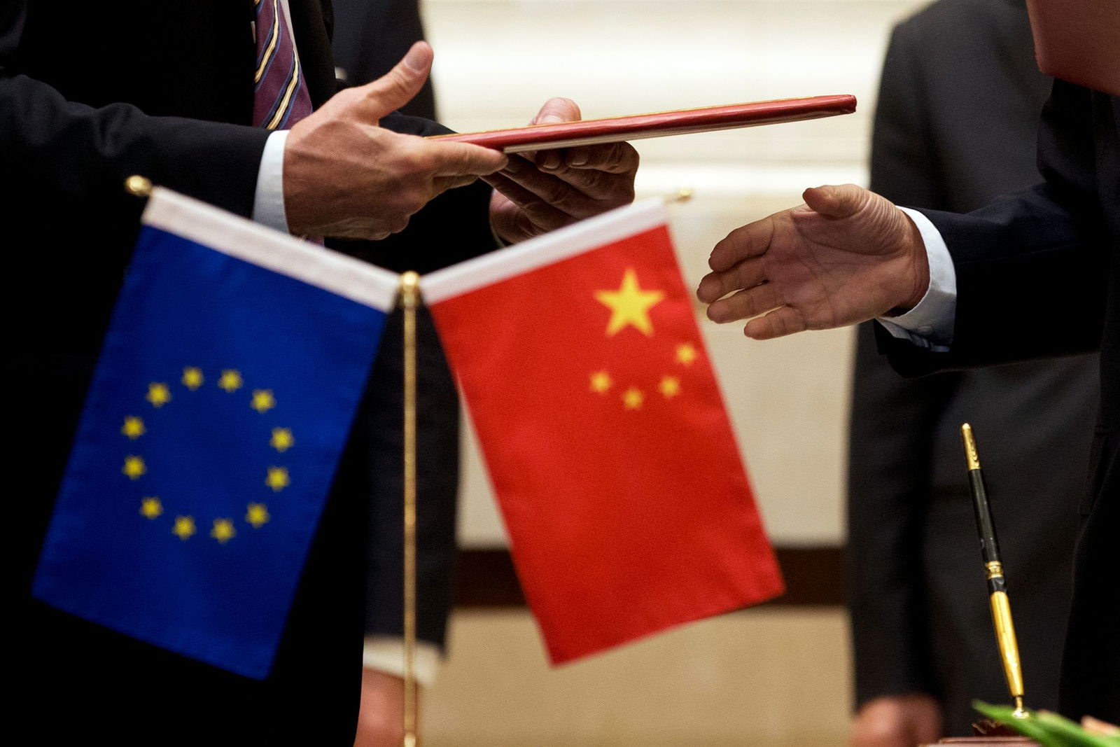 Annäherung nach Jahren des Streits? China hebt nach Angaben des Europäischen Parlaments Sanktionen auf. (Symbolbild)