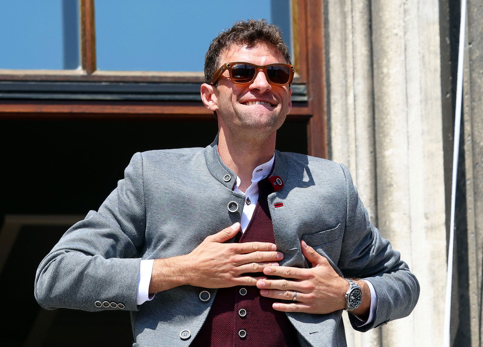 Das letzte Hurra auf dem Rathaus-Balkon: Thomas Müller.